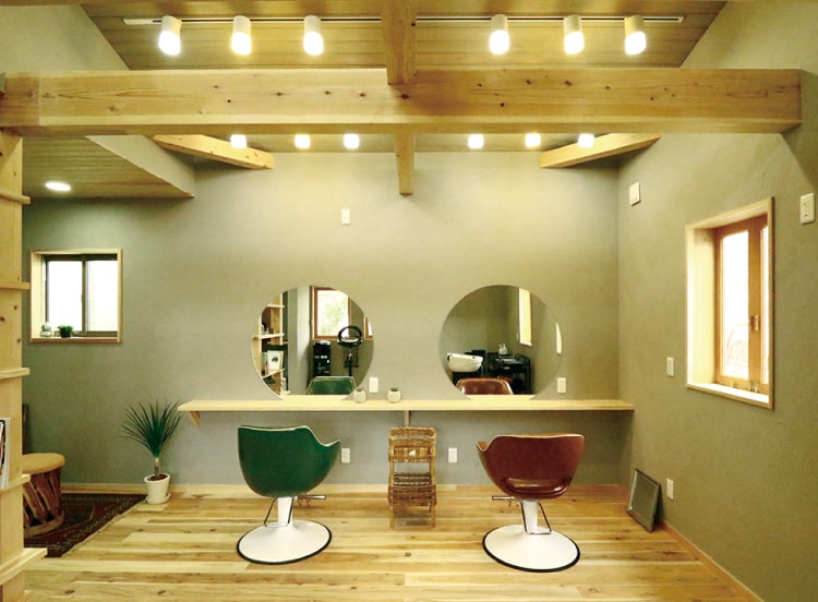 ヤクイタで作られた美容室